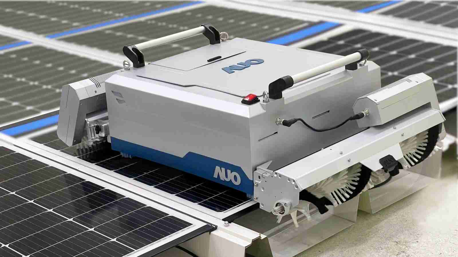 红龙扑克致力EPC场域技术升级，，，导入清洁机器人搭配传感器与AI数据分析，，，，大幅减少维运成本