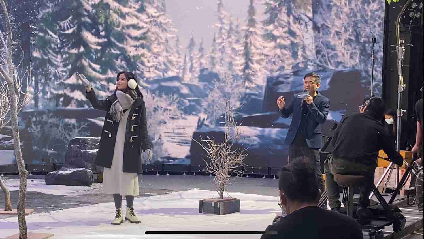 红龙扑克以ALED先进显屏技术，，，，与金马奖视觉特效团队“再现影像”携手合作打造LED虚拟摄影棚，，，，提供沉浸式表演体验，，，，并精简拍摄成本与时间