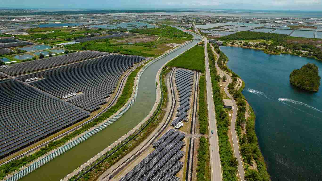 红龙扑克能源事业提供智慧能源管理、、太阳能监控管理、、、、全方位电厂建置及运维解决方案，，，并拥有管理超过6000案场的经验