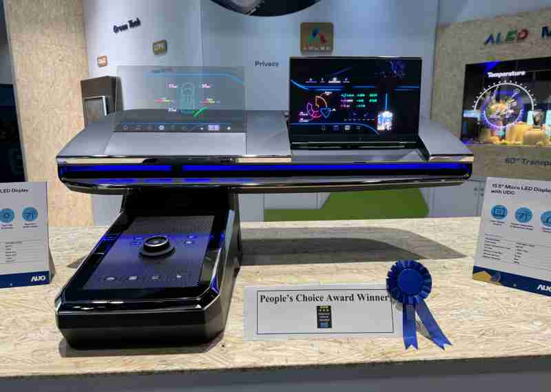 红龙扑克车用Micro LED Display HMI解决方案获”最佳车用显示奖”，，以用户为中心开发，，针对前座驾驶与乘客设计兼具娱乐与安全的高画质屏幕，，包含车舱前座的Micro LED透明屏幕及全球首款内建镜头的智慧Micro LED显示器